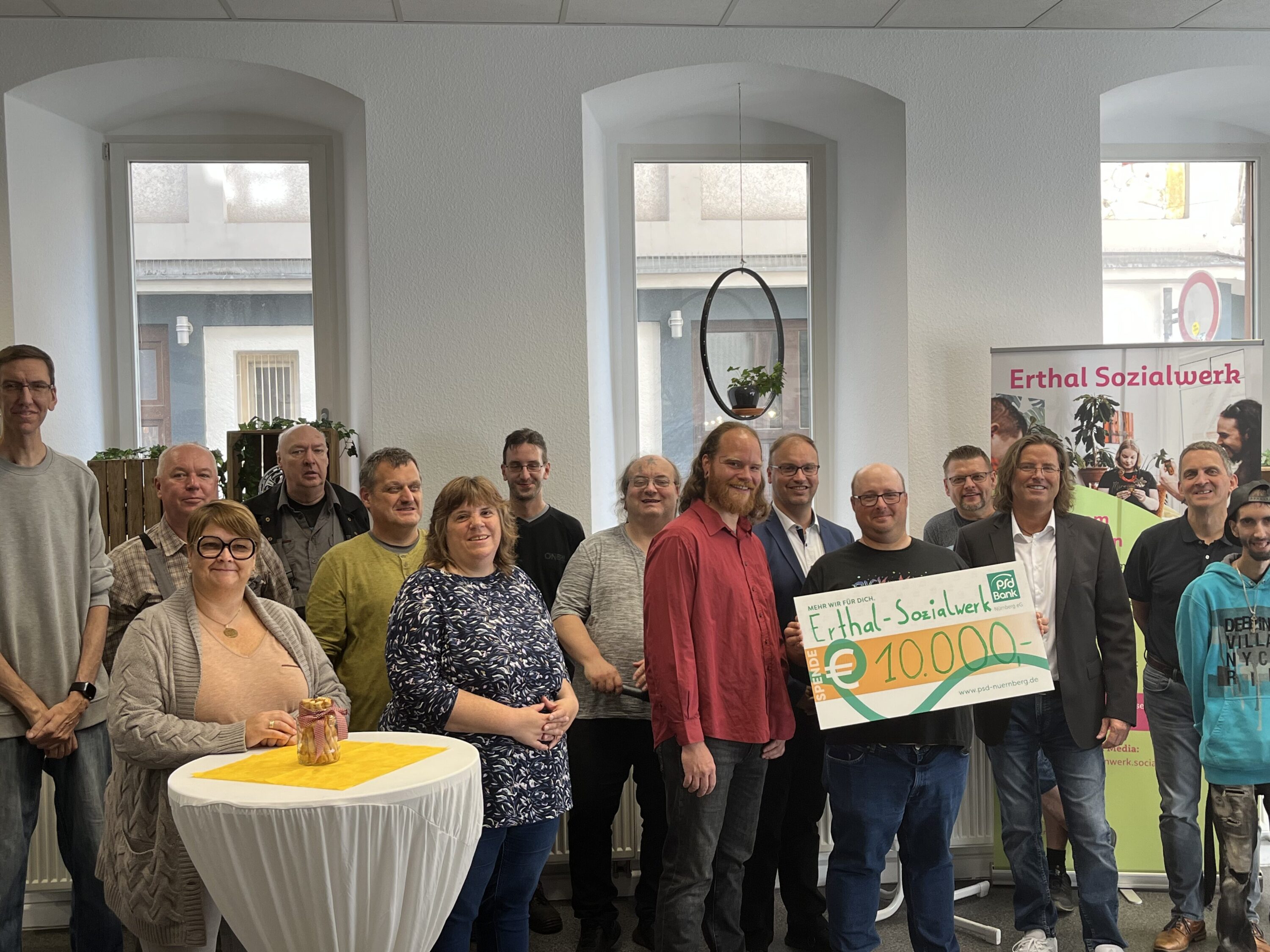 Spendenübergabe im Fahrradservice des Erthal Sozialwerks