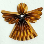 Papierdekoengel der Tagesstätte Horizont