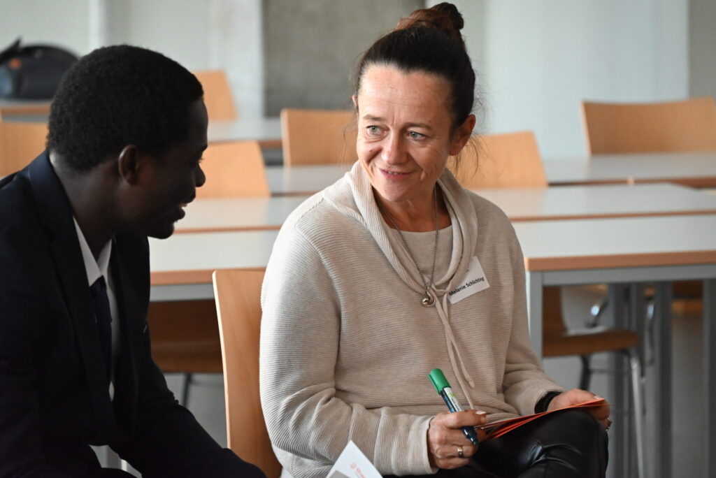 Teilnehmende aus Einrichtungen der Eingliederungshilfe, Bildungsträgern, Hochschulen sowie Studierende und Auszubildende kamen bei der Veranstaltung zusammen.